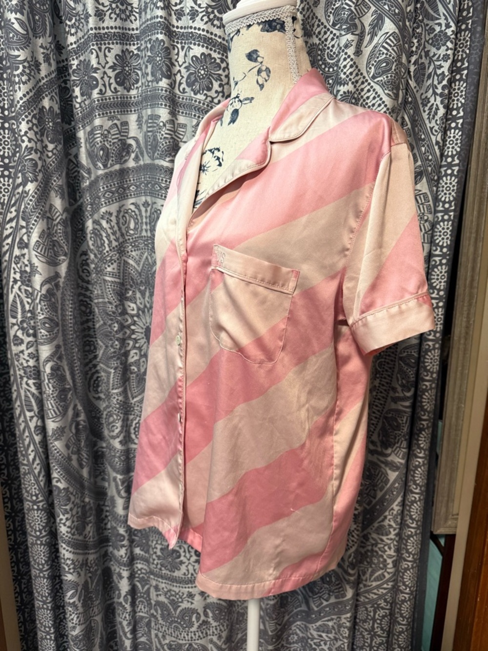 Victoria's Secret Pink and white Satin pajama top short sleeve (small)